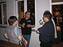 Die Raucherecke: Doris, Andreas, Wilhelm und Michael. Klick zur Vergr&ouml;&szlig;erung.