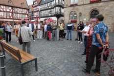 ... f&uuml;hrte &uuml;ber den Marktplatz ... Klick zur Vergr&ouml;&szlig;erung.
