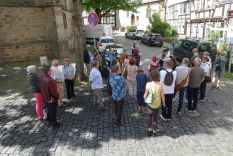 ... f&uuml;hrte &uuml;ber den Kirchplatz ... Klick zur Vergr&ouml;&szlig;erung.