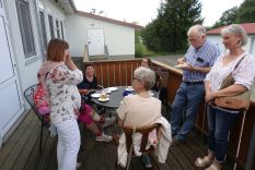 Frauenrunde mit Mann: Liane, Astrid (verdeckt), Sabine, Christiane, Walter, Susanne, Monika (von hinten). Klick zur Vergr&ouml;&szlig;erung.