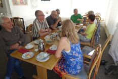Am Tisch: Andreas, Susanne, Thomas.. Klick zur Vergr&ouml;&szlig;erung.