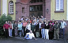 Gruppenphoto vom Jahrgangstreffen in 2004. Klick zur Vergr&ouml;&szlig;erung.