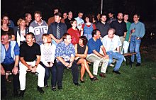 Aufstellung zum Gruppenphoto vom Jahrgangstreffen in 1999. Klick zur Vergr&ouml;&szlig;erung.